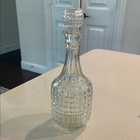 Elegant White Geometric Bar Accessory - Picture 1 of 4